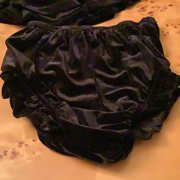 Mommy and Me Ivy City Velvet Dress - Picture 6 of 6